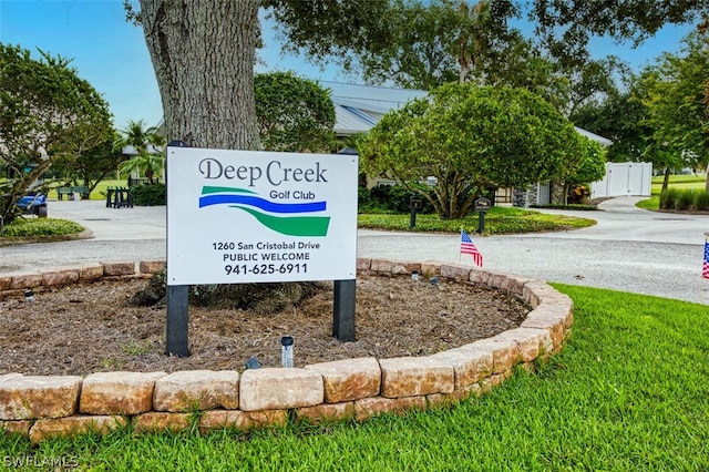 view of community / neighborhood sign