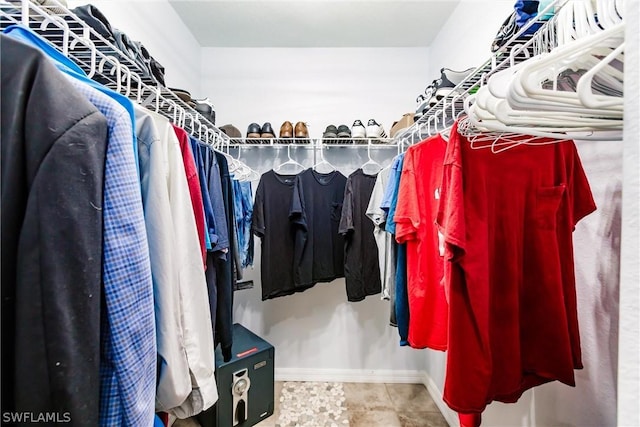 walk in closet with tile patterned flooring