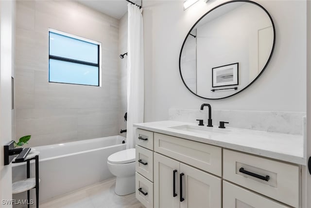 full bathroom with shower / tub combo with curtain, vanity, and toilet