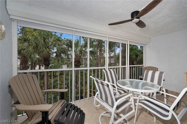 sunroom / solarium with ceiling fan