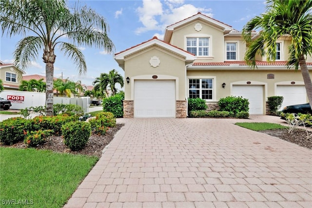 view of front facade with a garage