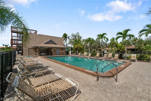 view of swimming pool with a jacuzzi and a patio area