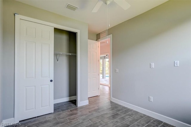 unfurnished bedroom featuring ceiling fan and a closet