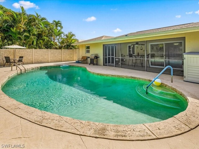 view of pool featuring ceiling fan and a patio area