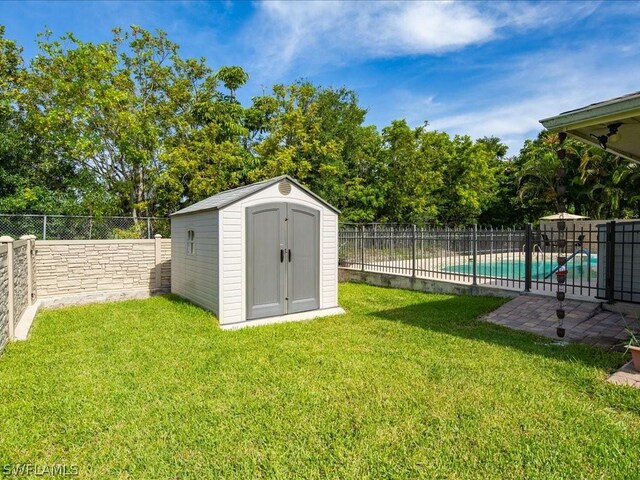 view of yard featuring a shed and a fenced in pool