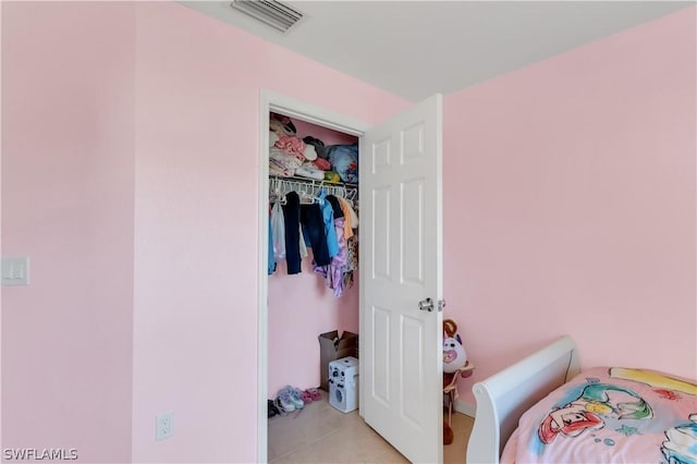 bedroom with a closet