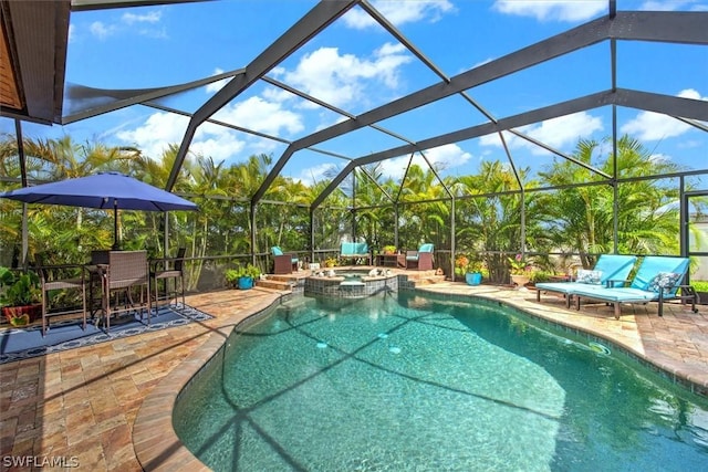 view of swimming pool featuring a lanai, an in ground hot tub, and a patio