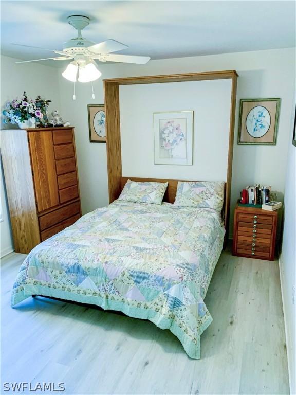 bedroom featuring light wood finished floors and ceiling fan