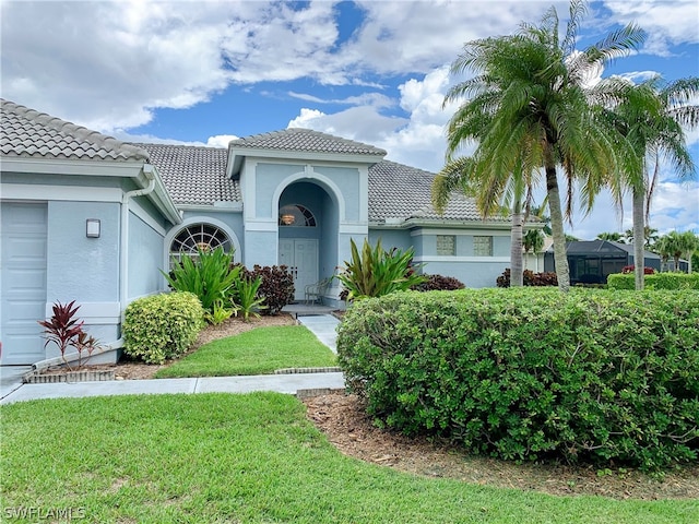 view of front of home featuring a garage and a front yard