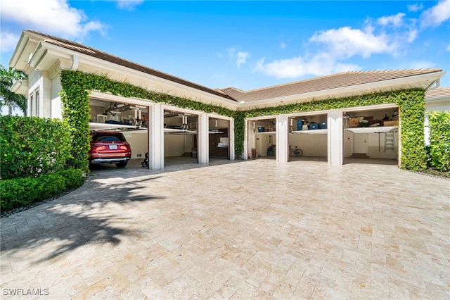 view of front facade with a carport