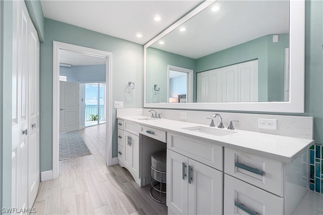 bathroom featuring dual bowl vanity