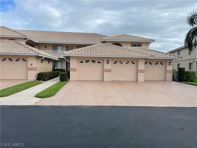 view of front of house with a garage