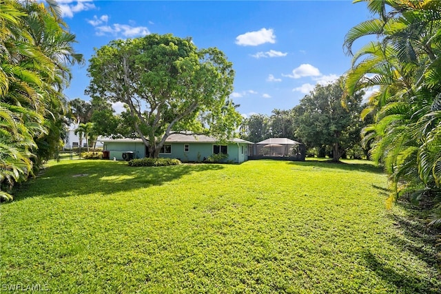 view of yard featuring a lanai