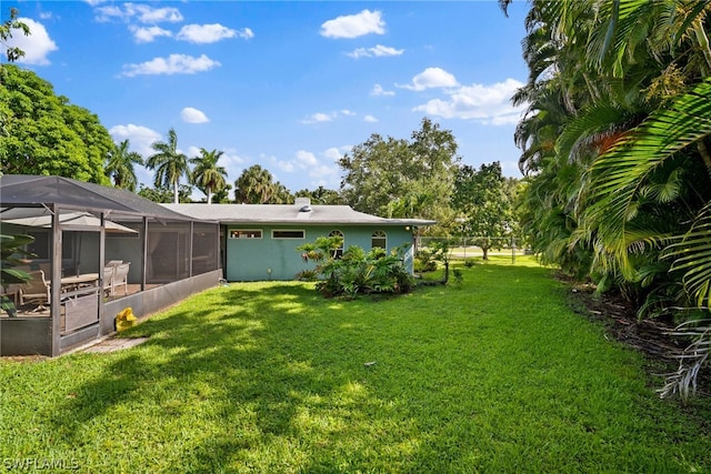 view of yard featuring a lanai