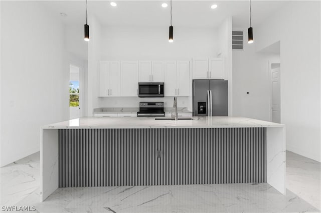 kitchen featuring decorative light fixtures, a spacious island, and appliances with stainless steel finishes