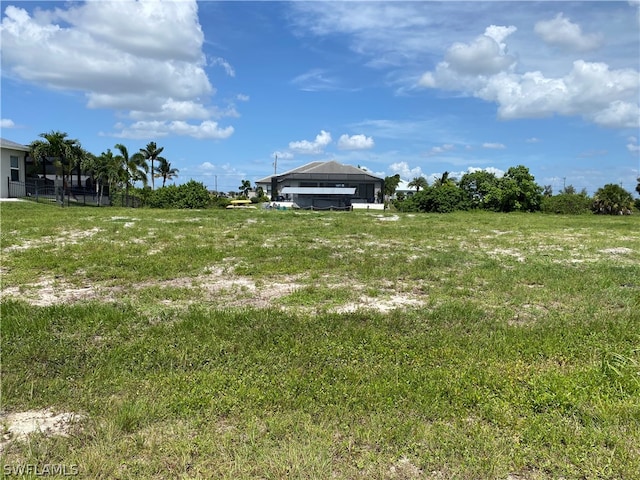 Listing photo 3 for 431 NW 33rd Ave, Cape Coral FL 33993