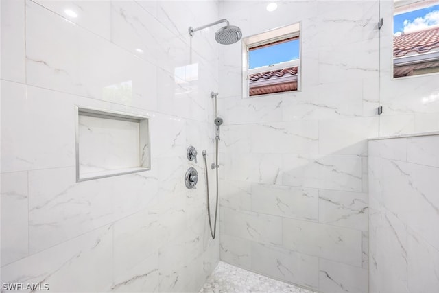 bathroom featuring tiled shower