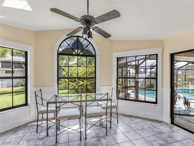 unfurnished sunroom featuring vaulted ceiling and ceiling fan