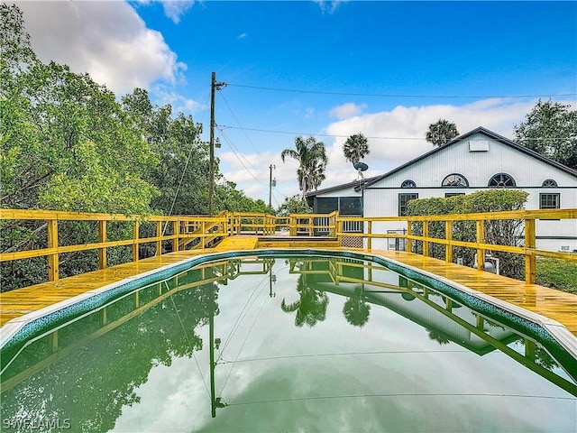 view of swimming pool