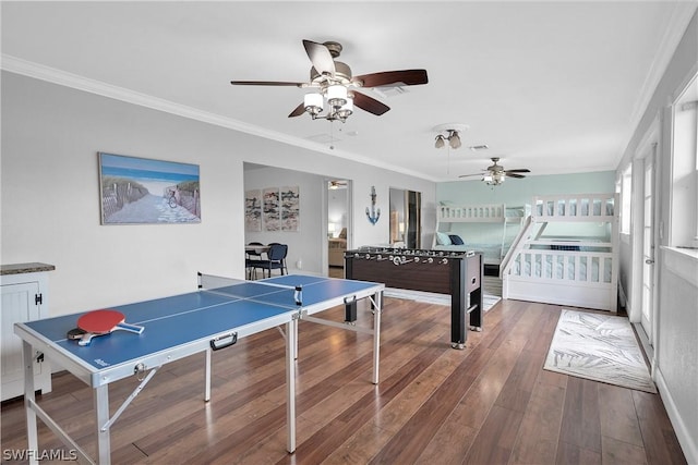 rec room featuring ceiling fan, visible vents, crown molding, and hardwood / wood-style flooring