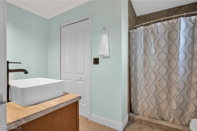 bathroom featuring tile patterned flooring, vanity, baseboards, ornamental molding, and a shower with curtain