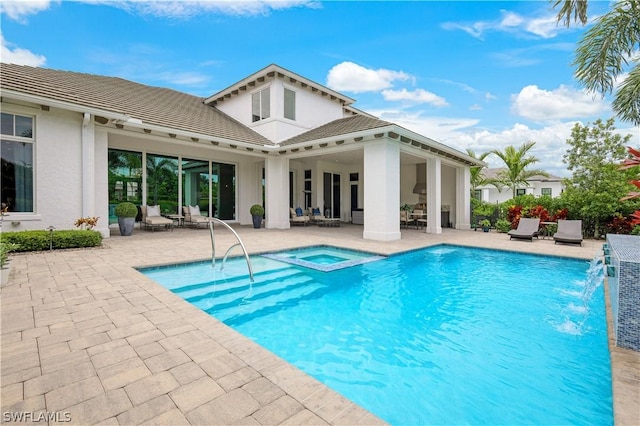 view of pool featuring an in ground hot tub, a patio area, and pool water feature