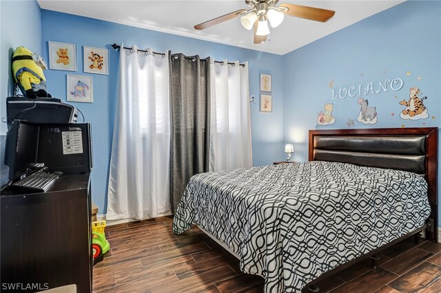 bedroom with ceiling fan