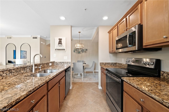 kitchen with appliances with stainless steel finishes, sink, hanging light fixtures, light tile patterned floors, and crown molding