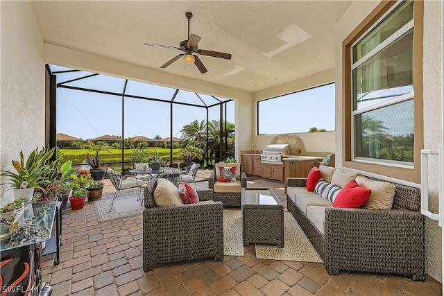 sunroom with ceiling fan