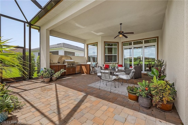 sunroom with ceiling fan