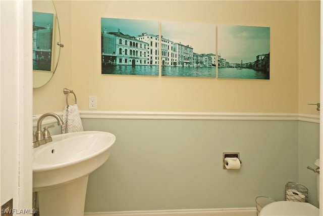 bathroom featuring sink and toilet