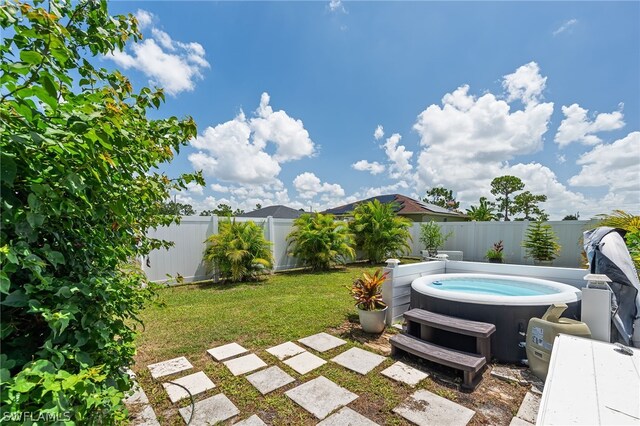 view of yard with a hot tub