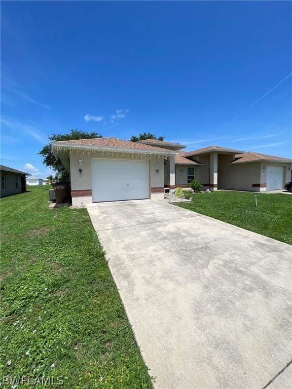 view of front of house featuring a front yard and a garage