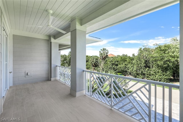 balcony featuring ceiling fan