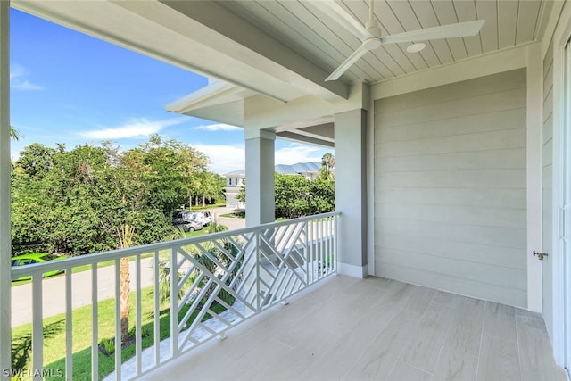 balcony featuring ceiling fan