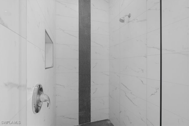 interior details with a tile shower