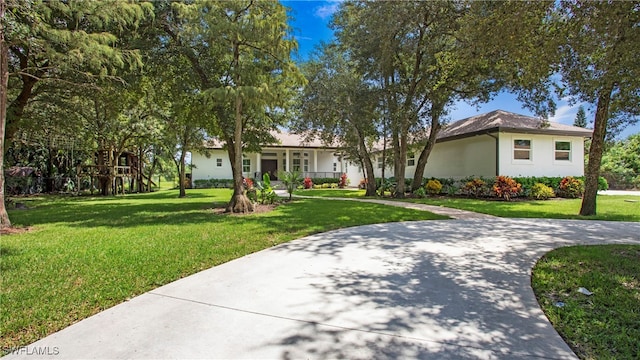 single story home with a front yard