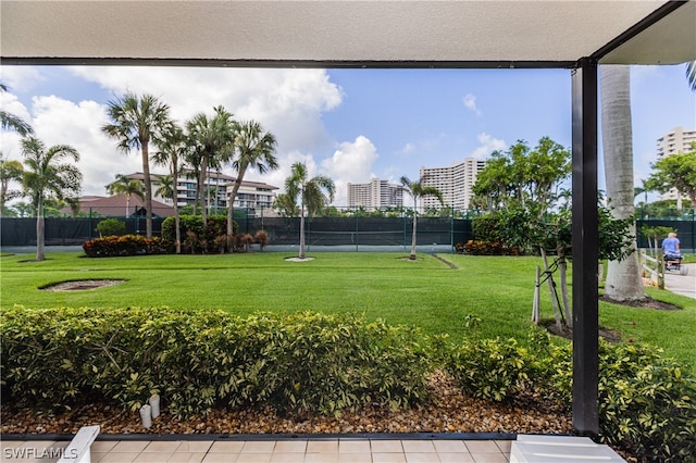 view of property's community featuring a lawn