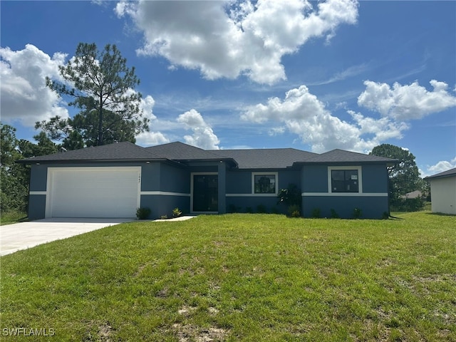 view of front facade featuring a front yard and a garage