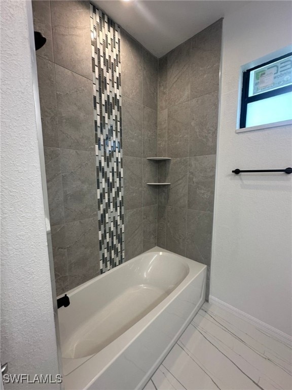 bathroom featuring tiled shower / bath