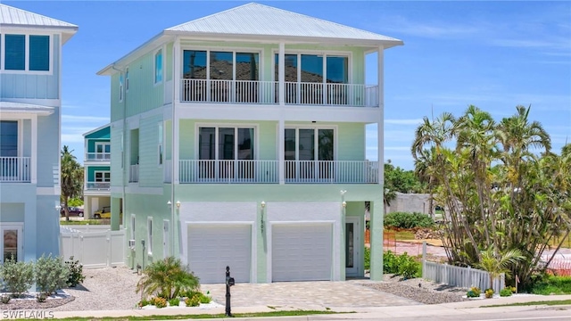 view of front facade featuring a garage