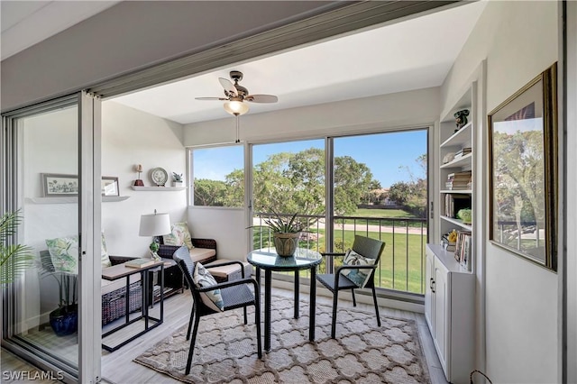 sunroom with ceiling fan