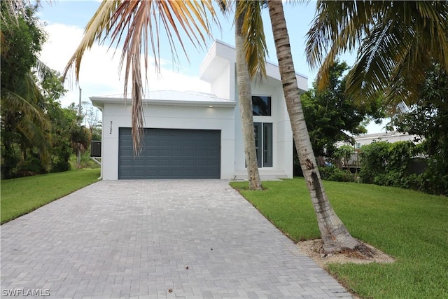 view of front of home featuring a front lawn and a garage