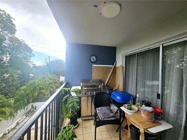 balcony featuring a grill