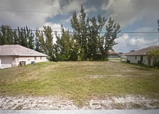 Listing photo 2 for 623 SW 22nd Ter, Cape Coral FL 33991