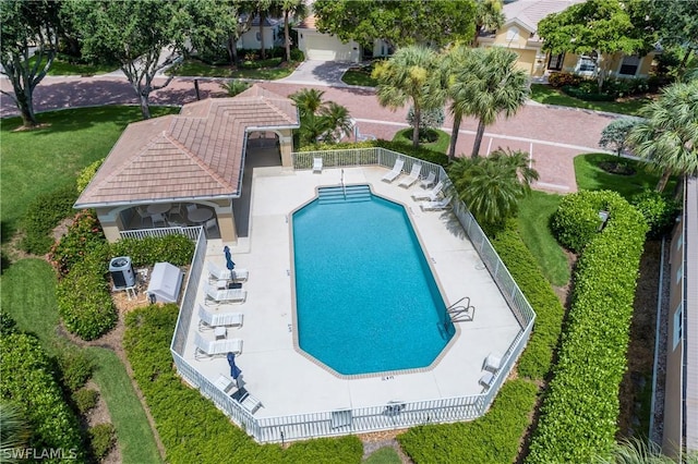 view of swimming pool featuring a patio