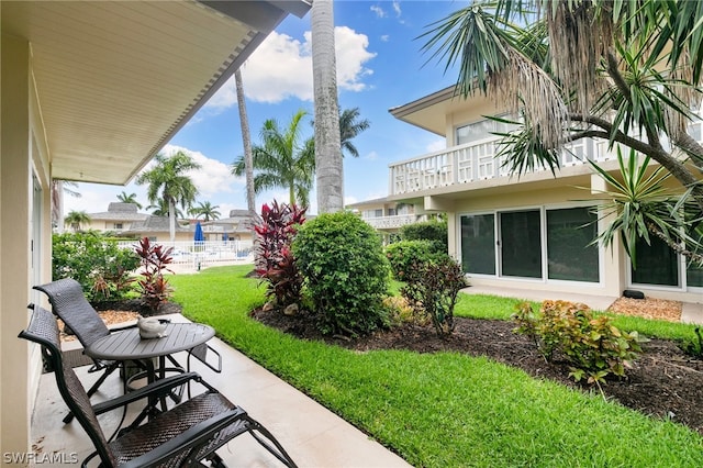 view of yard with a balcony