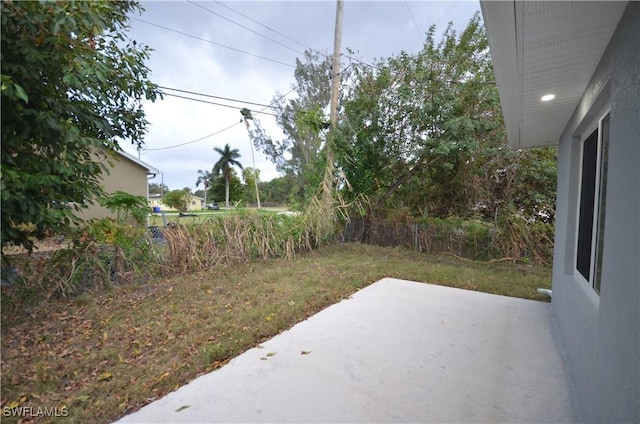 view of yard with a patio