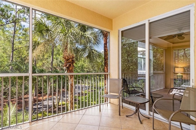 sunroom featuring ceiling fan