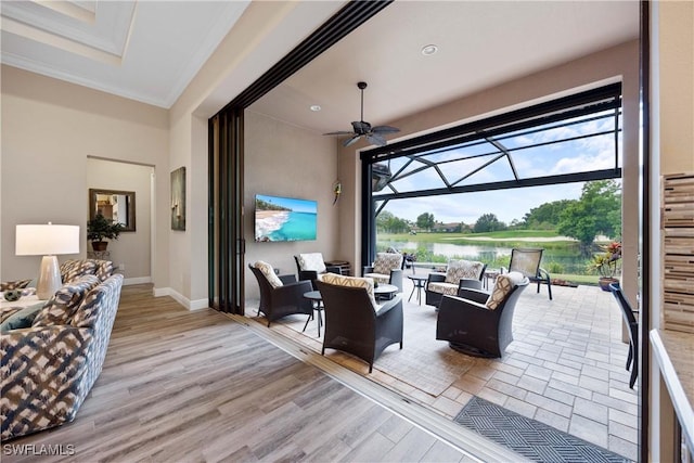 living room featuring light hardwood / wood-style flooring, ornamental molding, and ceiling fan